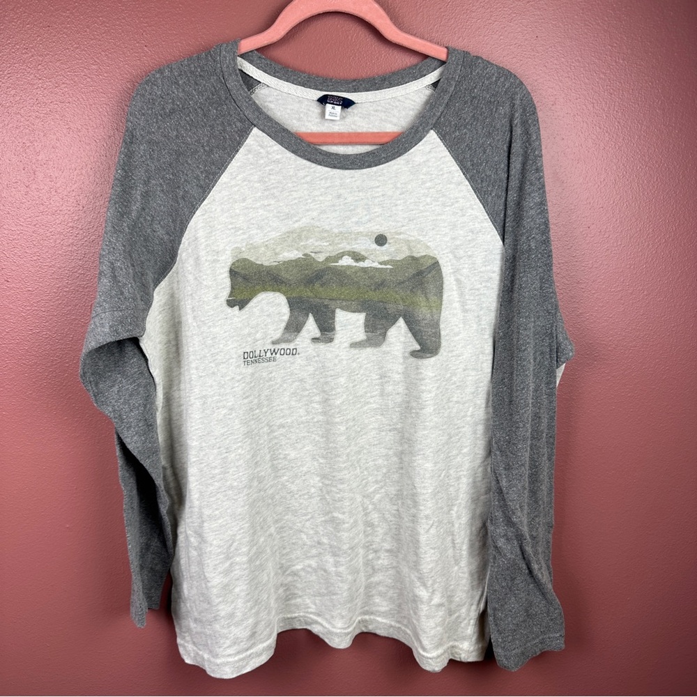 Dollywood Tennessee baseball t-shirt with bear graphic size XL unisex sizing